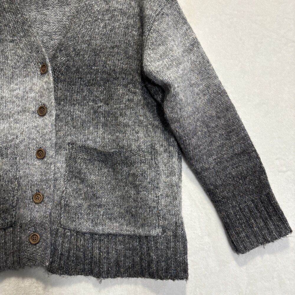 Elan Grey Ombré Cardigan Women's Size Small Relaxed Fit Pockets Buttons - Picture 10 of 14